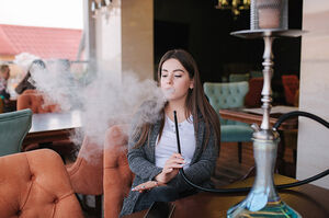 ¿Fumar cachimba es peligroso? Riesgos para la salud que muchos jóvenes ignoran