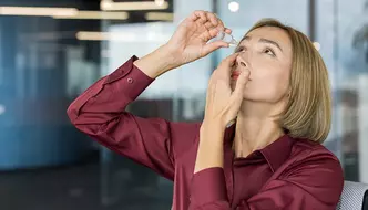 Alergia en los ojos en primavera: 10 consejos para prevenir y aliviar la irritación ocular