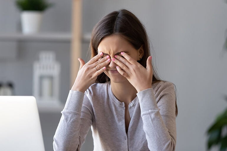 Síndrome de ojo seco: cómo evitarlo en invierno con la calefacción