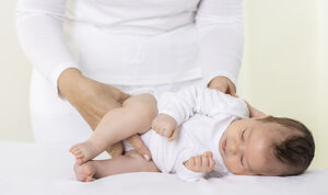 Tu bebé tiene plagiocefalia posicional: ¿qué debes hacer?