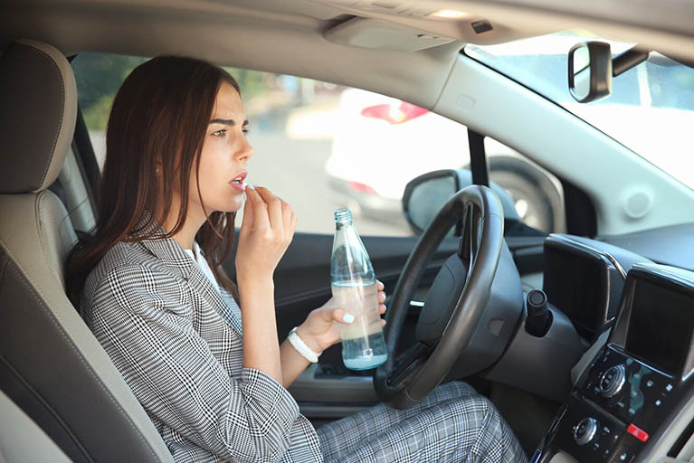 Cuidado al volante: conoce los efectos de algunos medicamentos en la conducción