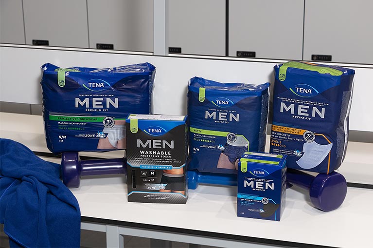 De izquierda a derecha, productos para la incontinencia urinaria en hombres disponibles en Welnia: TENA Men Premium Fit Underwear Nivel 4 Talla M, 12 Uds; TENA Men Calzoncillos Protectores Lavables Talla M, 1 Unidad; TENA Men Pants Active Fit Talla M, 9 Uds; TENA Men Escudo Protector, 14 Uds; y TENA Men Active Fit Absorbente de Incontinencia Level 3, 16 Uds.