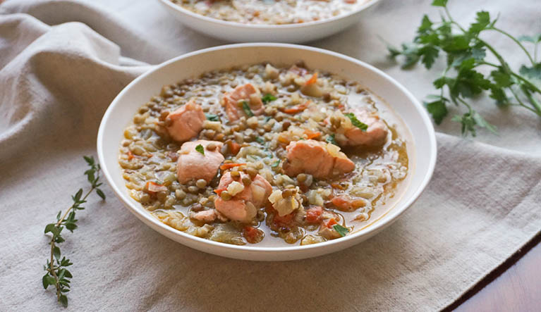 Lentejas con arroz y salmón