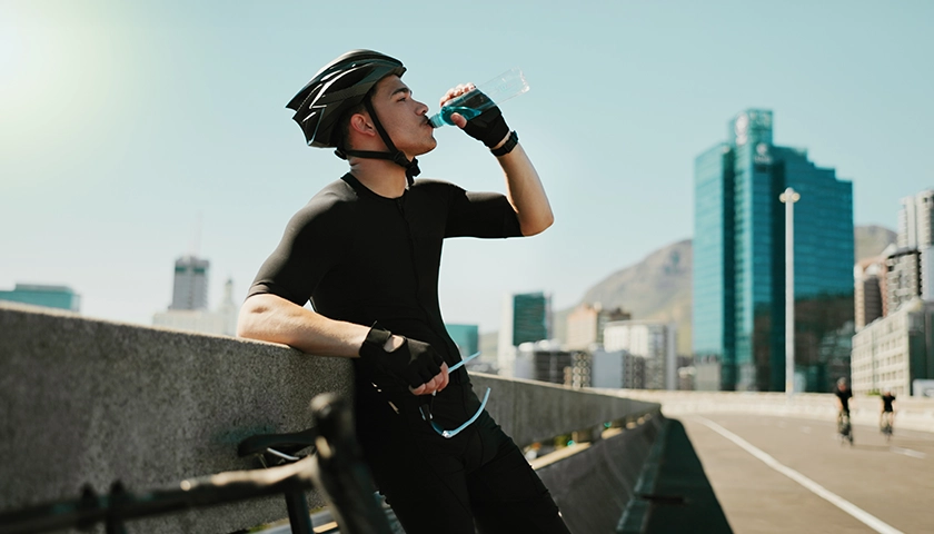 Síntomas y causas de la deshidratación al hacer deporte: consejos para hidratarse y reponer líquidos