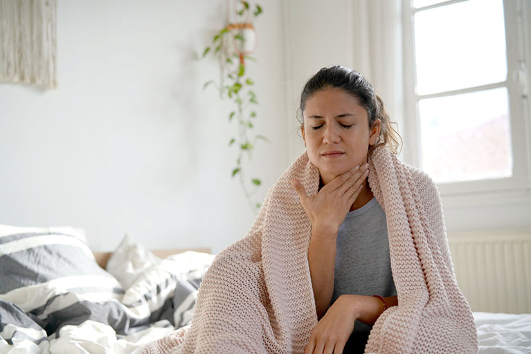 Cómo cuidar la garganta en otoño y prevenir la faringitis