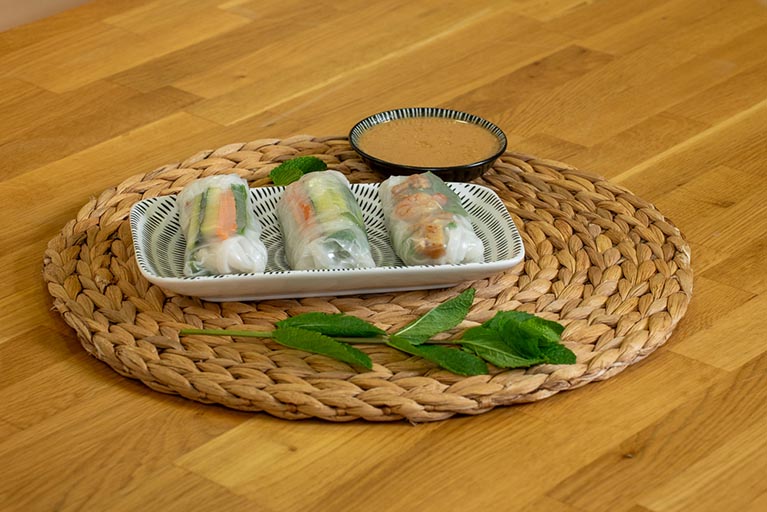 Receta con vídeo de rollitos vietnamitas.