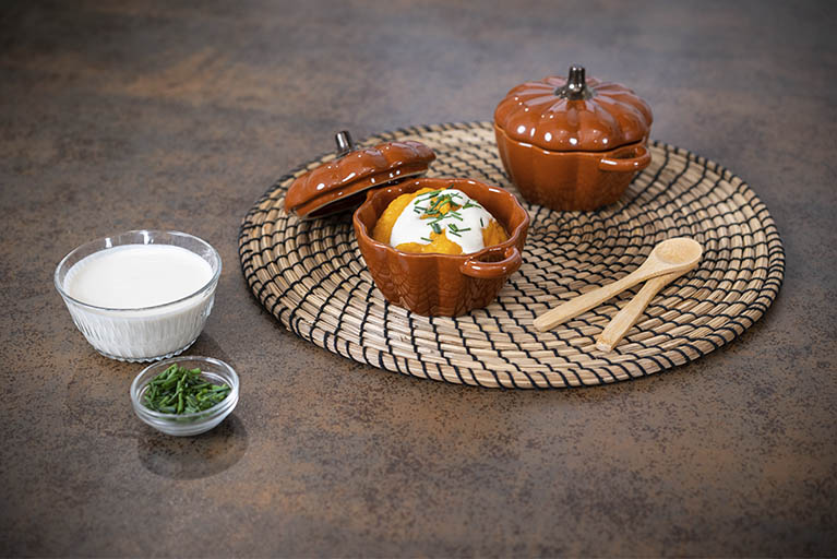 Receta con vídeo de crema de calabaza con salsa de anacardo.