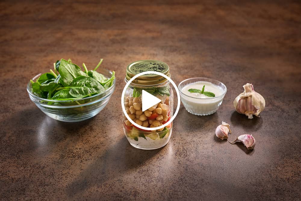 Receta con vídeo de ensalada griega en bote.