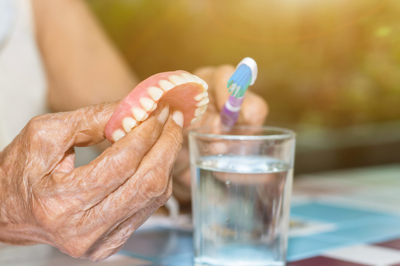 Recomendaciones para mantener la salud bucodental de nuestros mayores